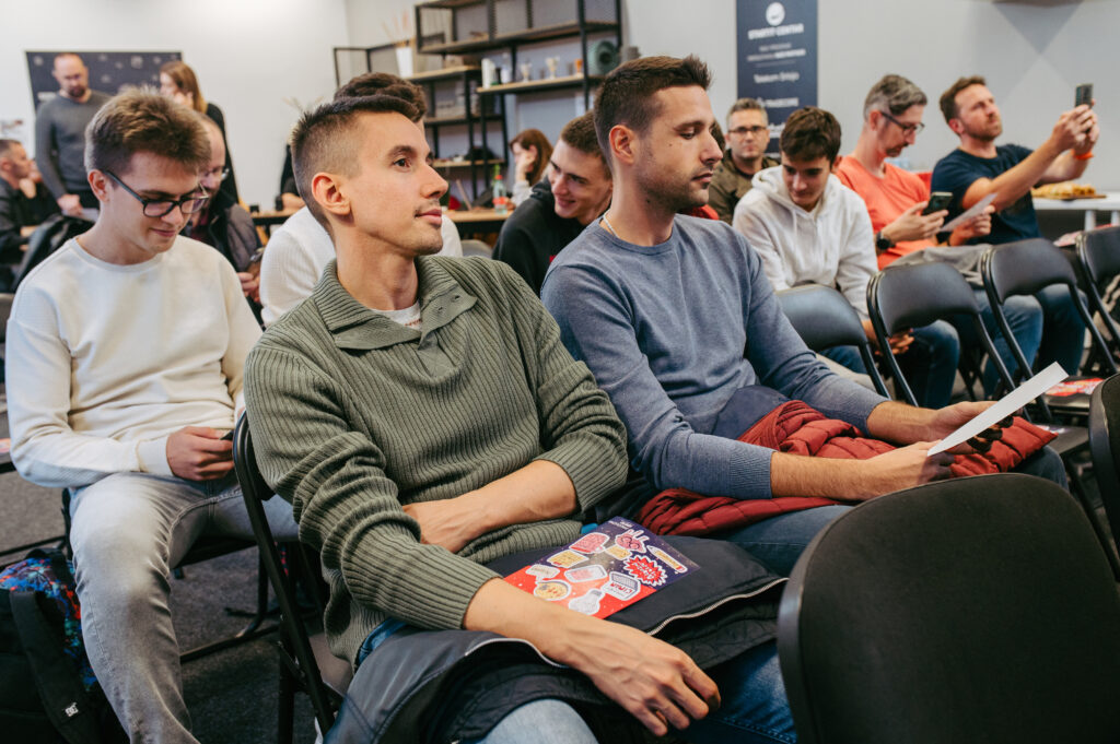 Publika na predstavljanju priručnika za netehničke pozicije u IT industriji